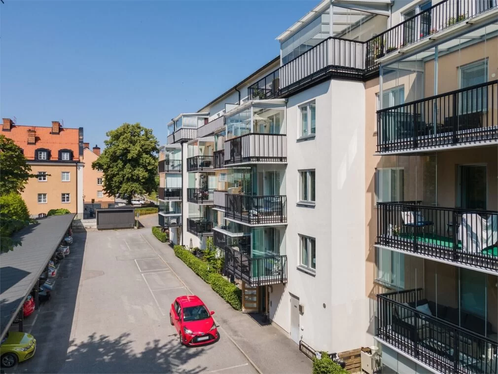 11. Stenla╠eggning betongplattor uteplats ga╠erd BRF 1010x758