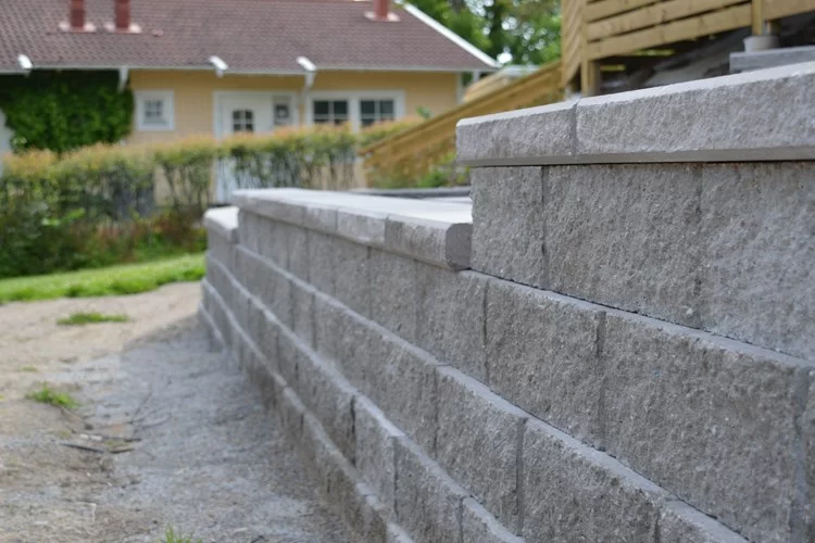 Byggnation av stenmur villa Uppsala Storvreta